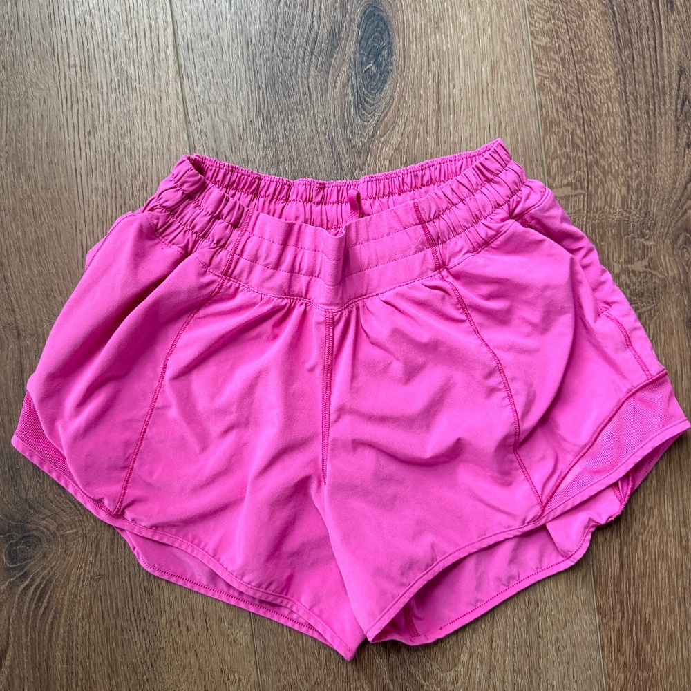 Lululemon Hotty Hot Shorts Size 6 Pink 2.5 Low Rise Athletic Running EUC